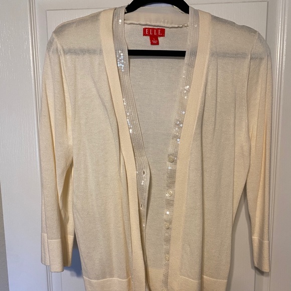 Ladies Elle Sweater w Sequin Button Trim - Picture 2 of 6